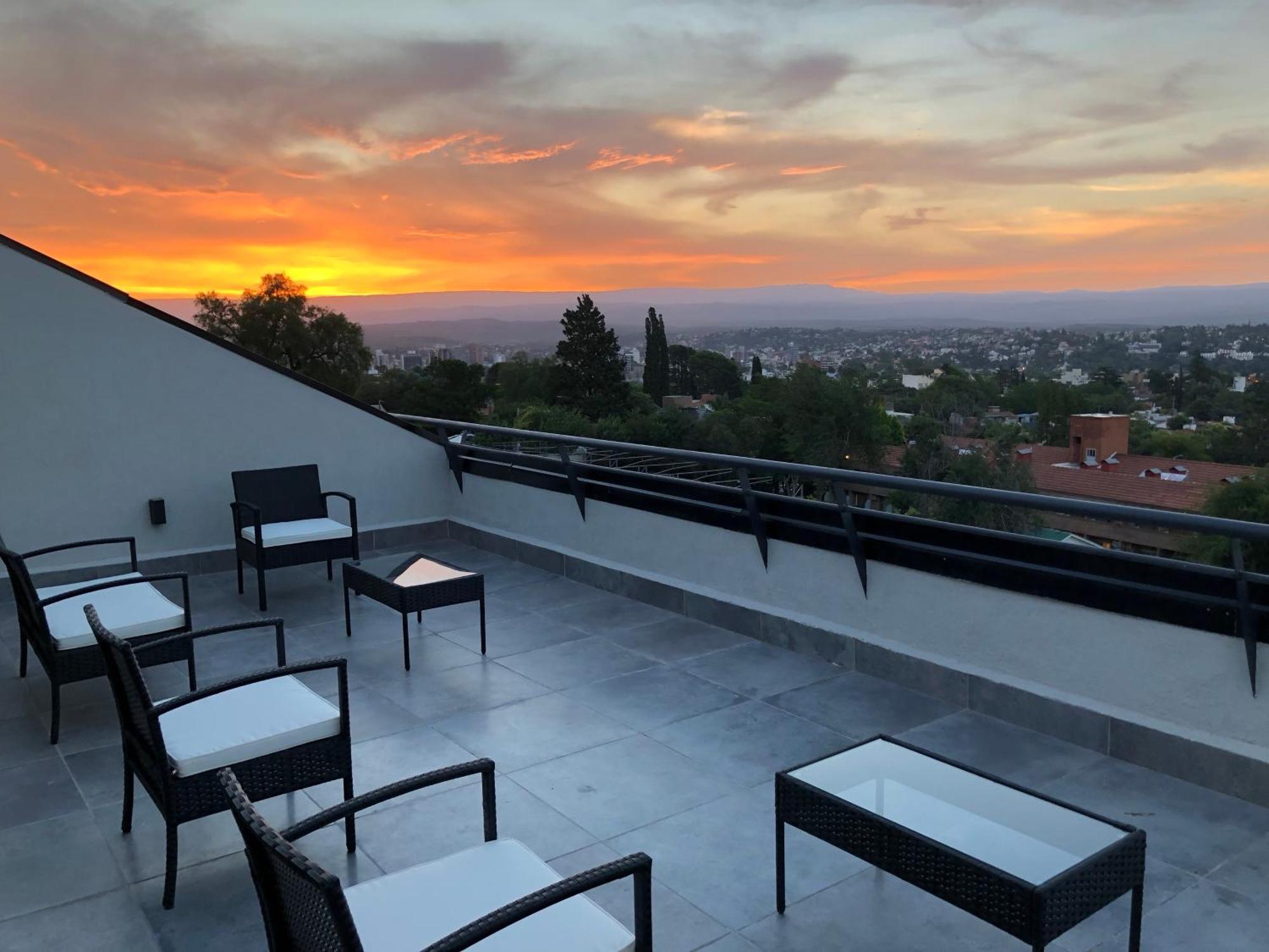 Suite with Hot Tub,1320006925:JPEG