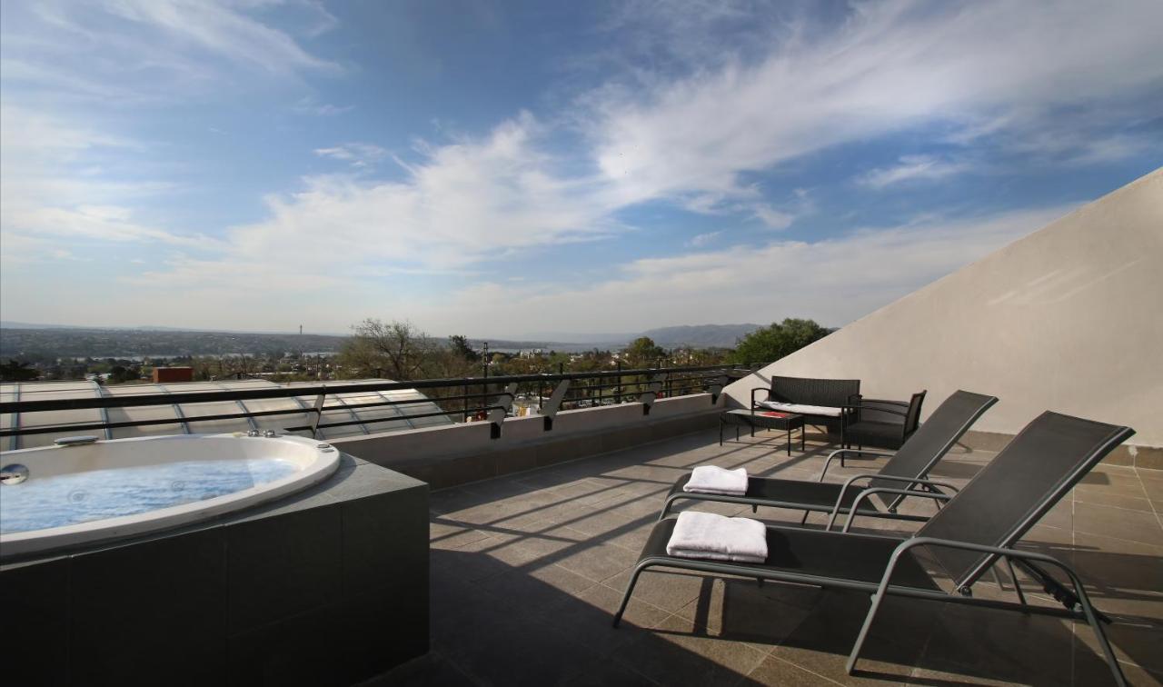 Suite,1320008245:JPEG